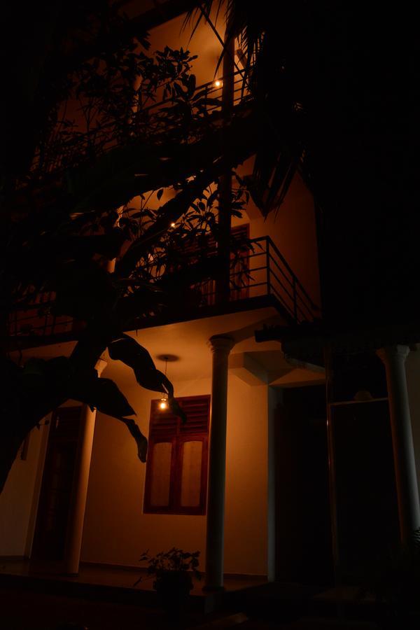 Vishmee Holiday Inn Embilipitiya Luaran gambar