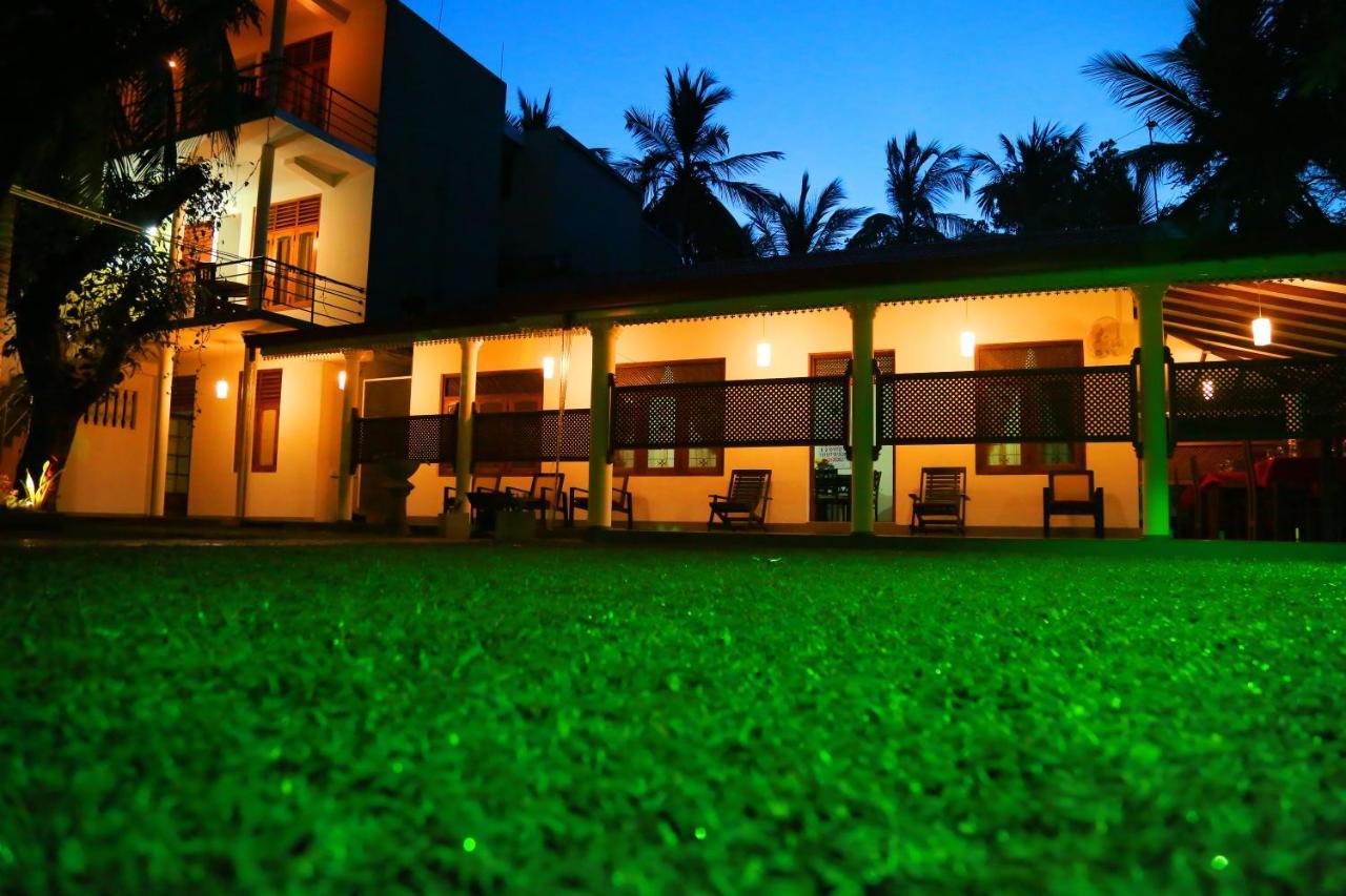 Vishmee Holiday Inn Embilipitiya Luaran gambar