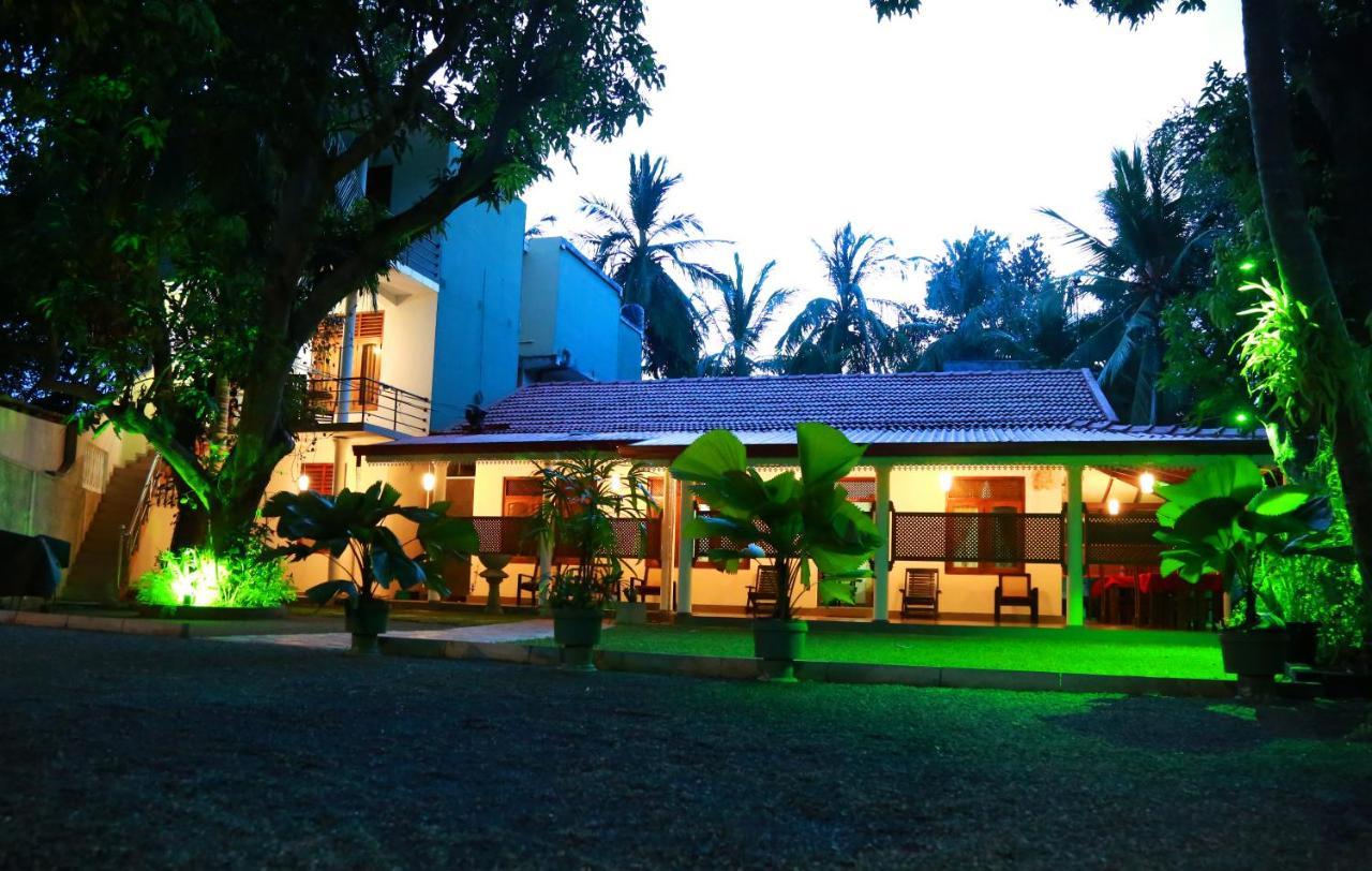 Vishmee Holiday Inn Embilipitiya Luaran gambar