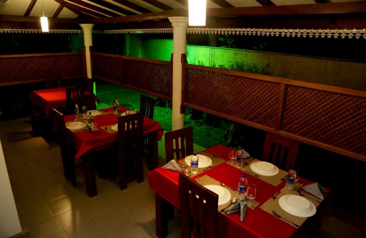 Vishmee Holiday Inn Embilipitiya Luaran gambar