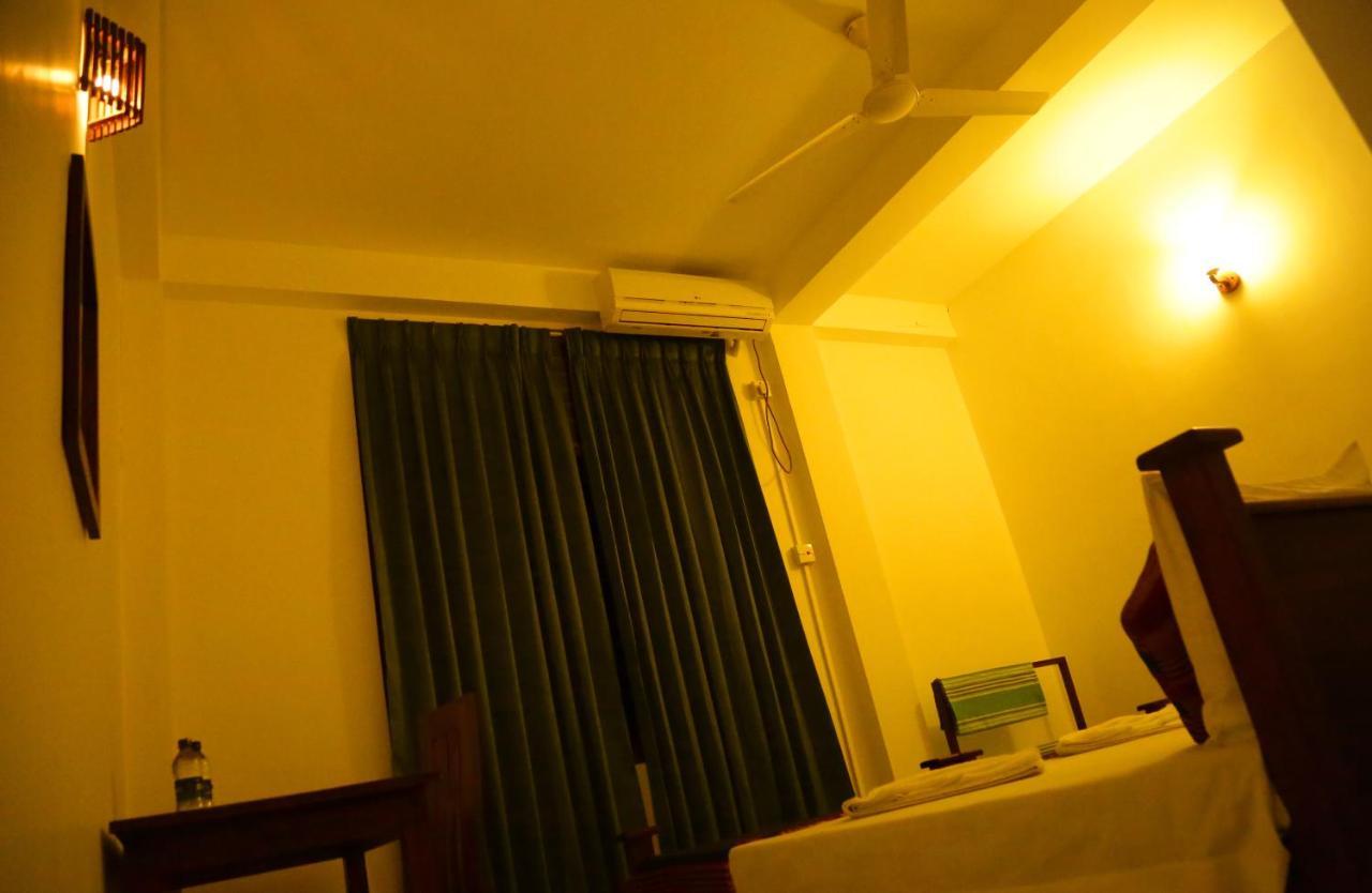 Vishmee Holiday Inn Embilipitiya Luaran gambar