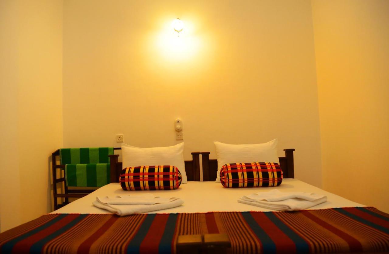 Vishmee Holiday Inn Embilipitiya Luaran gambar