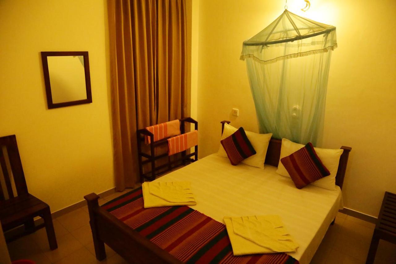 Vishmee Holiday Inn Embilipitiya Luaran gambar