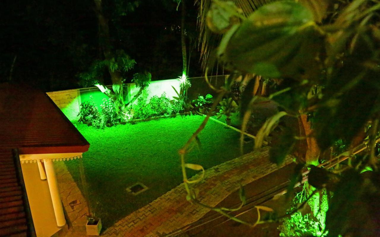 Vishmee Holiday Inn Embilipitiya Luaran gambar