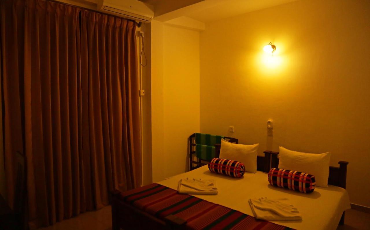 Vishmee Holiday Inn Embilipitiya Luaran gambar
